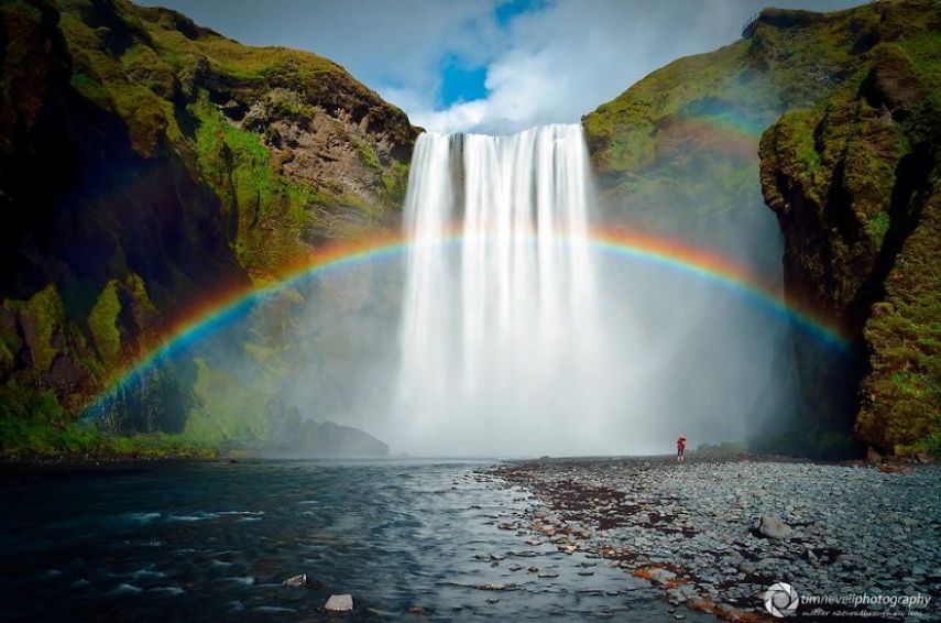 Beleza natural atrai turistas à Islândia