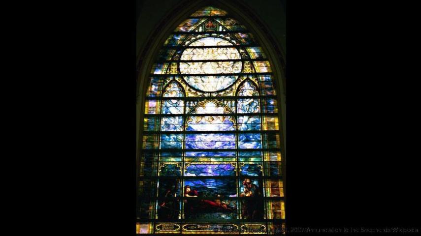 A carreira de Louis Comfort  abrangeu quase todos os meios das artes decorativas, desde o design de jóias até a cerâmica. Mas foi a janela da igreja de Brown Memorial, em Baltimore, EUA, que ele fez sua arte mais profunda. Combinando cores enquanto o vidro ainda estava fundindo, ele permitiu maior sofisticação e definiu a aparência da elite americana por uma geração.