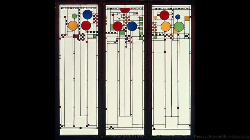 Em Phoenix, EUA. Inspirado pela arte de William Morris, o estilo da igreja de Frank Lloyd Wright procurou criar uma arquitetura orgânica e transparente através de composições abstratas de vidro. 