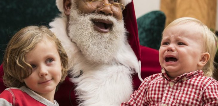 O veterano de guerra, Larry Jefferson-Gamble, está fazendo sucesso com as crianças como o primeiro Papai Noel negro de um shopping nos Estados Unidos.