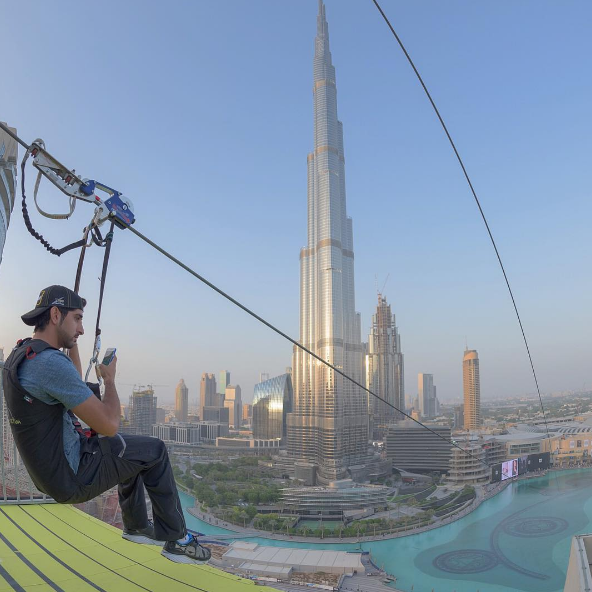 Fazza, como é conhecido, tem milhõe de seguidores no Instagram e divide sua vida de luxo com esportes radicais e convivência com animais selvagens