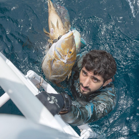 Fazza, como é conhecido, tem milhõe de seguidores no Instagram e divide sua vida de luxo com esportes radicais e convivência com animais selvagens