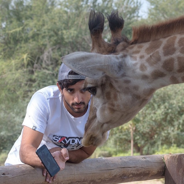 Fazza, como é conhecido, tem milhõe de seguidores no Instagram e divide sua vida de luxo com esportes radicais e convivência com animais selvagens