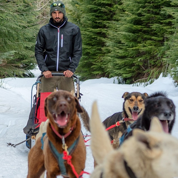 Fazza, como é conhecido, tem milhõe de seguidores no Instagram e divide sua vida de luxo com esportes radicais e convivência com animais selvagens