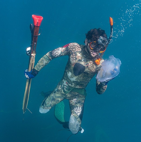Fazza, como é conhecido, tem milhõe de seguidores no Instagram e divide sua vida de luxo com esportes radicais e convivência com animais selvagens