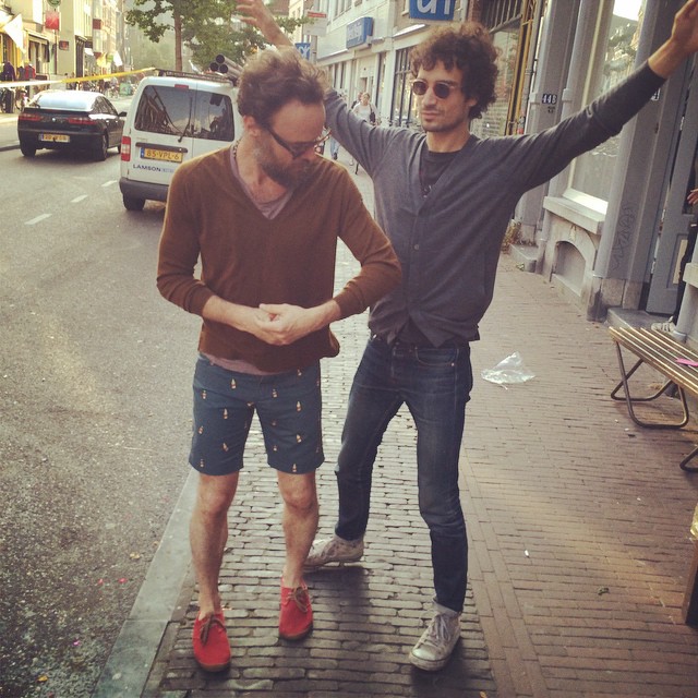 Na Holanda, com Fabrizio Moretti, dos Strokes e Little Joy