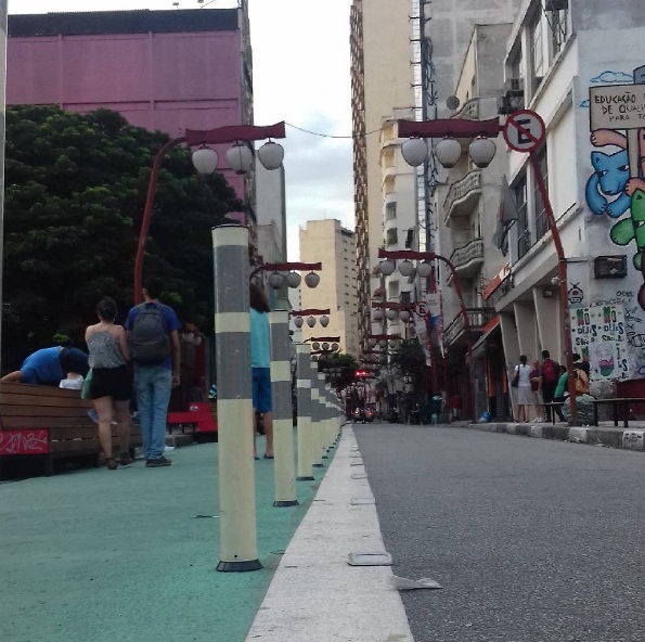 Quer se sentir no Japão? O Bairro Liberdade oferece as comidas típicas mais gostosas e decoração igual à da 'Terra do Sol Nascente'. Não é à toa que é a maior colônia japonesa do mundo. 