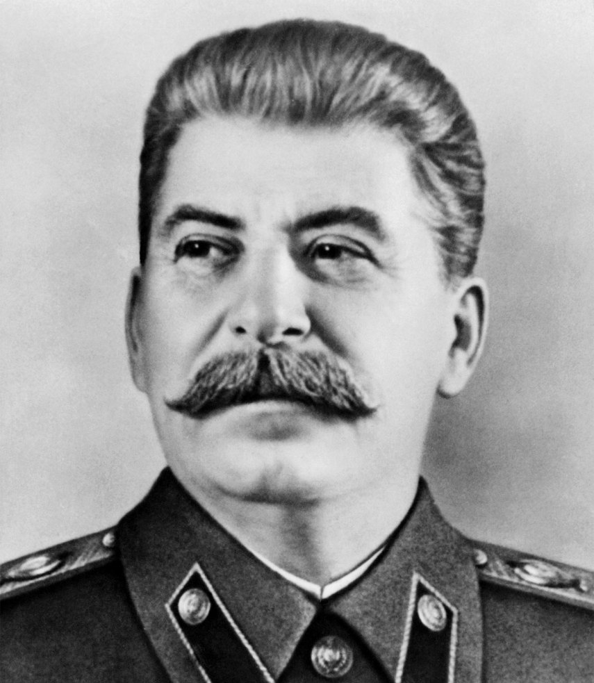 Joseph Stalin amava a culinária tradicional da Geórgia, que inclui muitas nozes, alho, ameixas, romãs e vinhos. Inclusive, um dos chefs de cozinha de Stalin era o avô de Vladimir Putin, Spiridon Putin. Stalin também gostava de jogos de bebida e jantares que duravam 6 horas