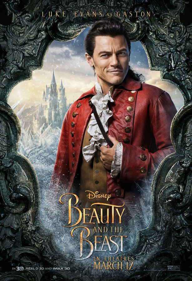 Luke Evans é Gaston