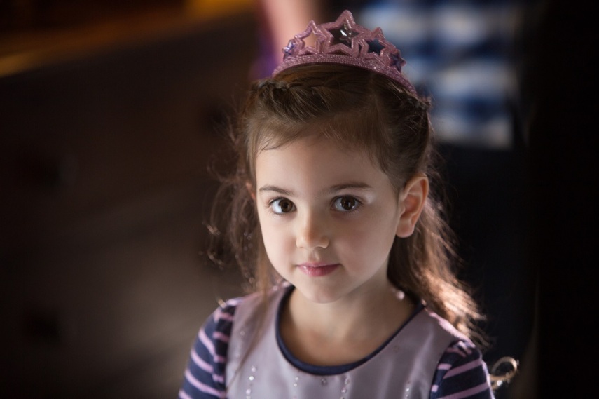 Abby tem 8 anos e recebia US$ 27 mil (R$ 86 mil) por episódio da série Togetherness, da HBO. Vale lembrar que a pequena ainda ampliou esse rendimento, pois participou de produções cinematográficas, como Homem-Formiga