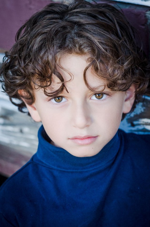August participou de série famosas, como How I Met Your Mother. Aos 9 anos, ele entrou para o elenco de Garota Conhece o Mundo, da Disney, e agora ganha mais de US$ 9 mil (R$ 28 mil) por mês 