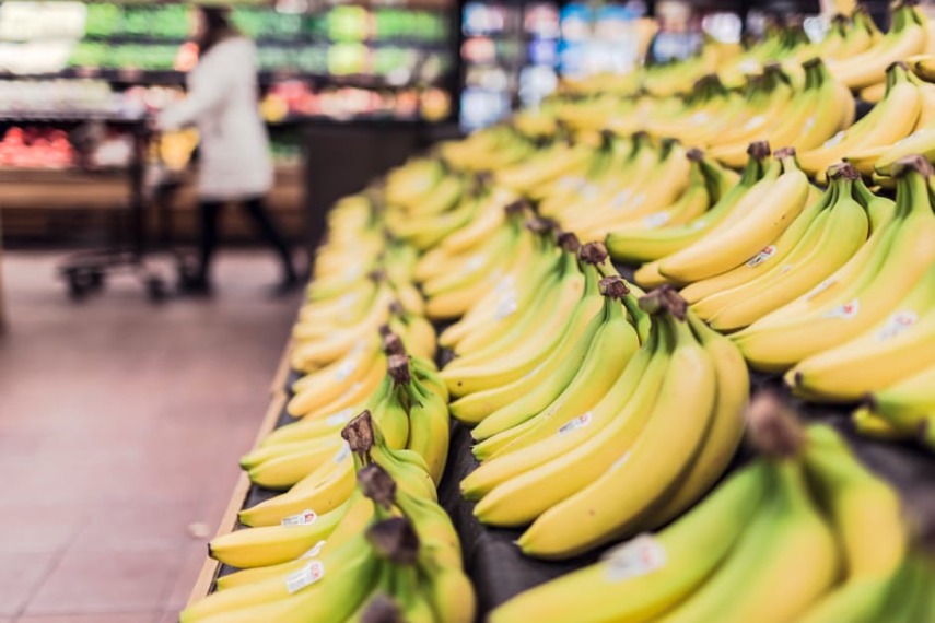 Pode ser que tenha caranguejos na sua banana, sabia? O Science Daily afrima que a quitosana, composto que combate bactérias, é um componente do spray de conservantes que estendem a vida das bananas nas prateleiras. Ele é originado de camarões e caraguejos