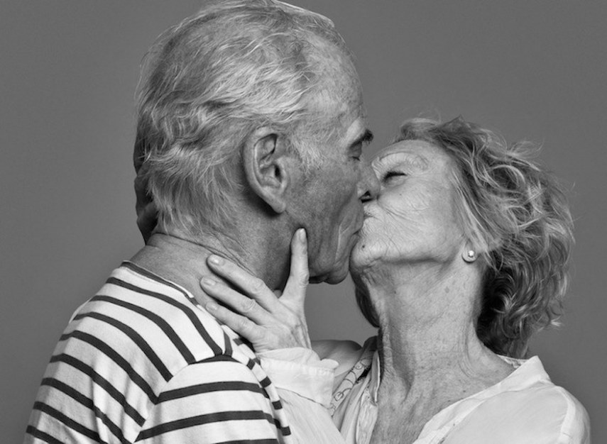 O fotógrafo Ben Lamberty, de Nova York, fez uma série de fotos em que mostra beijos apaixonados. A questão é que algumas dessas pessoas são de fatos casais e outras são apenas amigos. E aí, quem é quem? O fotógrafo não revela essa informação