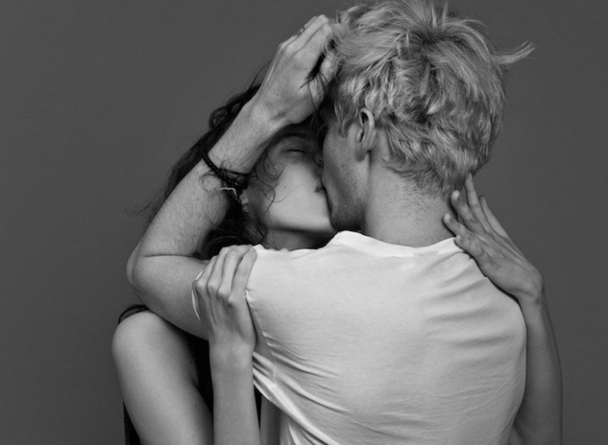 O fotógrafo Ben Lamberty, de Nova York, fez uma série de fotos em que mostra beijos apaixonados. A questão é que algumas dessas pessoas são de fatos casais e outras são apenas amigos. E aí, quem é quem? O fotógrafo não revela essa informação