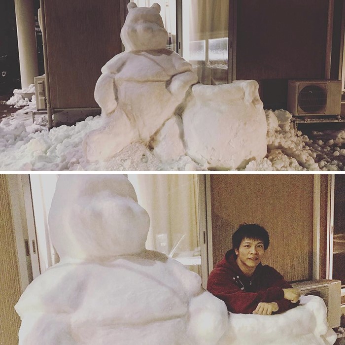 Com a neve que está acumulando nas ruas, a população faz divertidas esculturas 