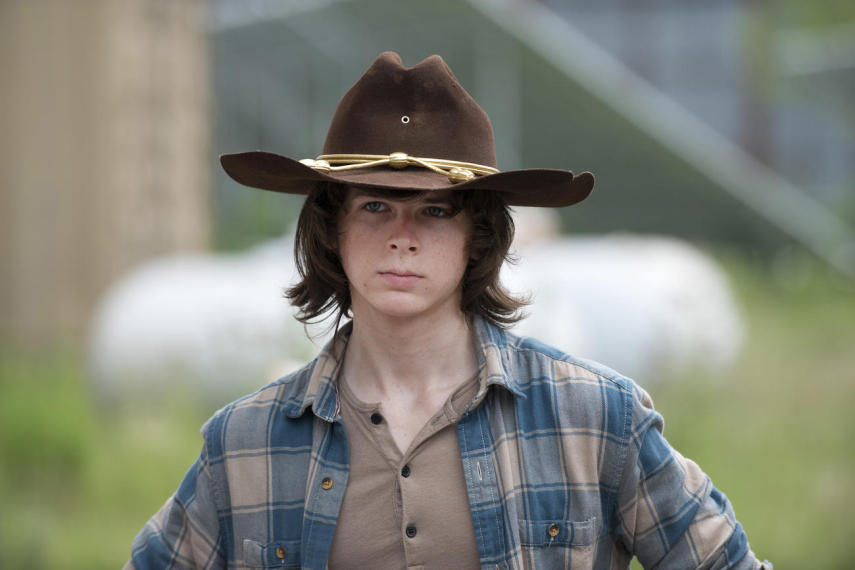 Quando Chandler Riggs começou a atuar em The Walking Dead, ele tinha 10 anos. Com isso, já faturou US$ 2 milhões (R$ 6,3 milhões). Agora, estima-se que ele ganhe US$ 80 mil (R$ 255 mil) por episódio
