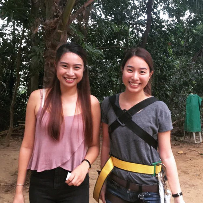 Os pais confundiram uma com a outra durante um passeio por Subic Bay. A tia até pediu para elas tirarem uma foto juntas...