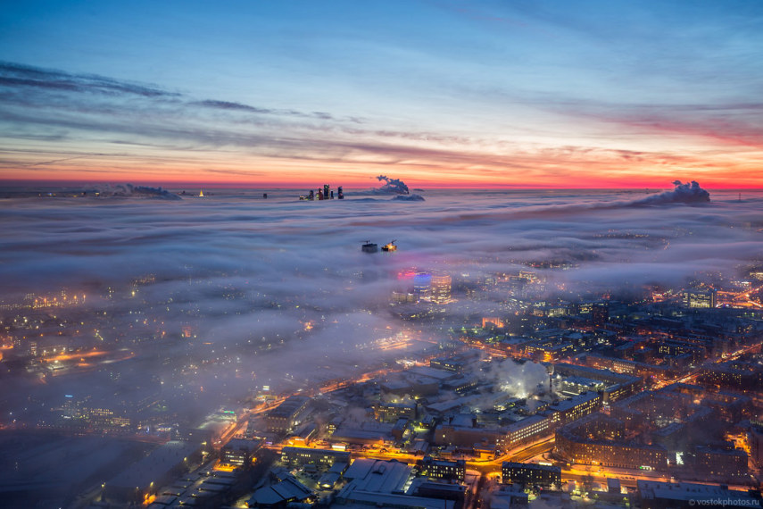 Dmitry Chistoprudov buscou abrigo em uma torre televisiva de Moscou para registrar clima mágico e flutuante da capital durante o inverno. Congelante!