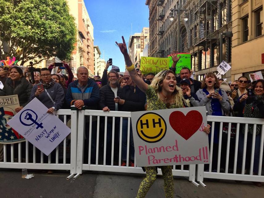 Protestos em maiores cidades dos Estados Unidos reuniram mais de 2 milhões de pessoas no primeiro dia de mandato do presidente Donald Trump