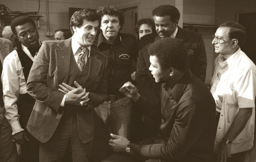 Muhammad Ali-Haj nasceu no dia 17 de janeiro de 1942 e foi um dos lutadores mais importantes da história do boxe. Ele morreu nos Estados Unidos, aos 74 anos, no dia 3 de junho de 2016, vítima de uma doença degenerativa