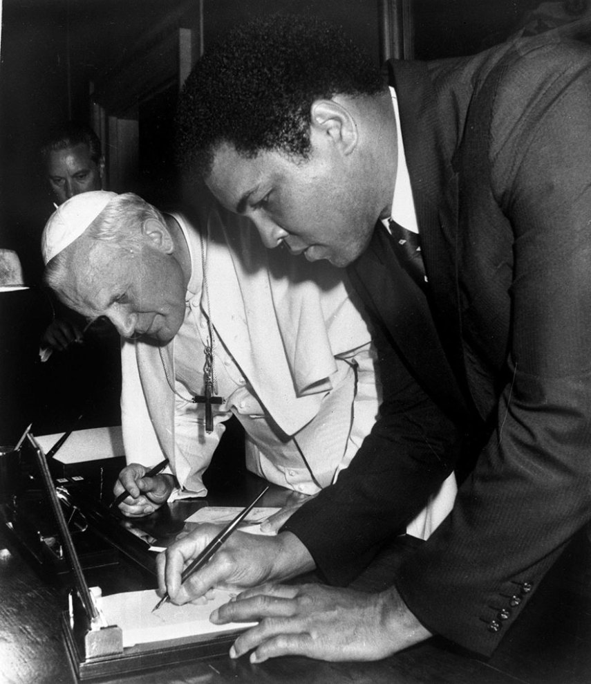 Muhammad Ali-Haj nasceu no dia 17 de janeiro de 1942 e foi um dos lutadores mais importantes da história do boxe. Ele morreu nos Estados Unidos, aos 74 anos, no dia 3 de junho de 2016, vítima de uma doença degenerativa