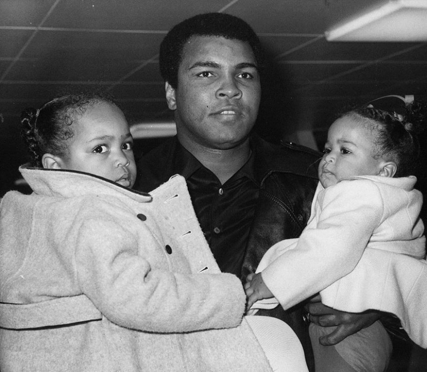 Muhammad Ali-Haj nasceu no dia 17 de janeiro de 1942 e foi um dos lutadores mais importantes da história do boxe. Ele morreu nos Estados Unidos, aos 74 anos, no dia 3 de junho de 2016, vítima de uma doença degenerativa