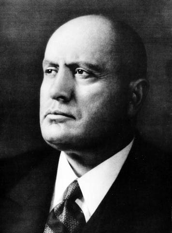 Benito Mussolini gostava mesmo era de alho e achava que a culinária francesa era completamente 