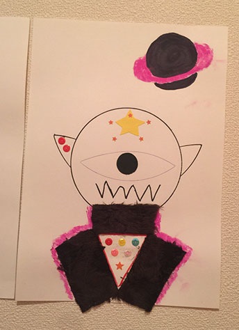 Thomas Romain é um artista francês que mora em Tóquio, no Japão. Ele transforma os desenhos dos filhos em personagens