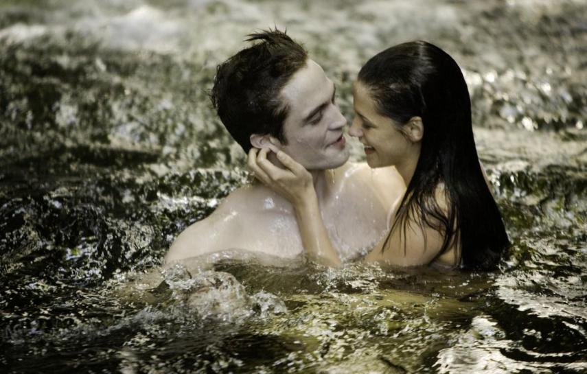 Kristen Stewart cena de sexo com Robert Pattinson 
