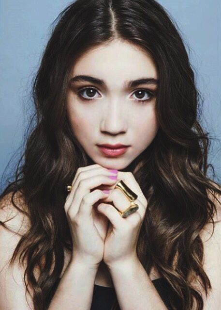 Rowan Blanchard é estrela da série Garota Conhece o Mundo. Quando assinou o contrato, aos 13 anos, faturava US$ 10 mil (R$ 31 mil) por episódio. Aos 15, o valor aumentou e agora há chance de rolar um filme, onde ela deve faturar US$ 150 mil (R$ 478 mil)