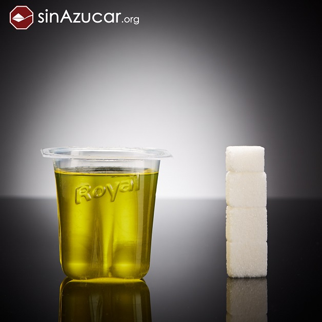 O fotógrafo do projeto SinAzucar posicionou cubos de açúcar ao lado de alimentos e bebidas, que correspondem às respectivas quantidades do ingrediente nas formulações. É surpreendente!
