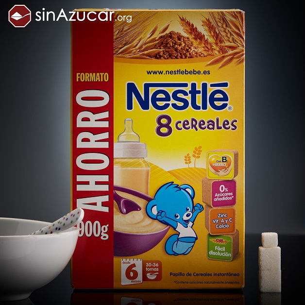 O fotógrafo do projeto SinAzucar posicionou cubos de açúcar ao lado de alimentos e bebidas, que correspondem às respectivas quantidades do ingrediente nas formulações. É surpreendente!
