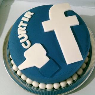 Por que não fazer um bolo do Facebook?