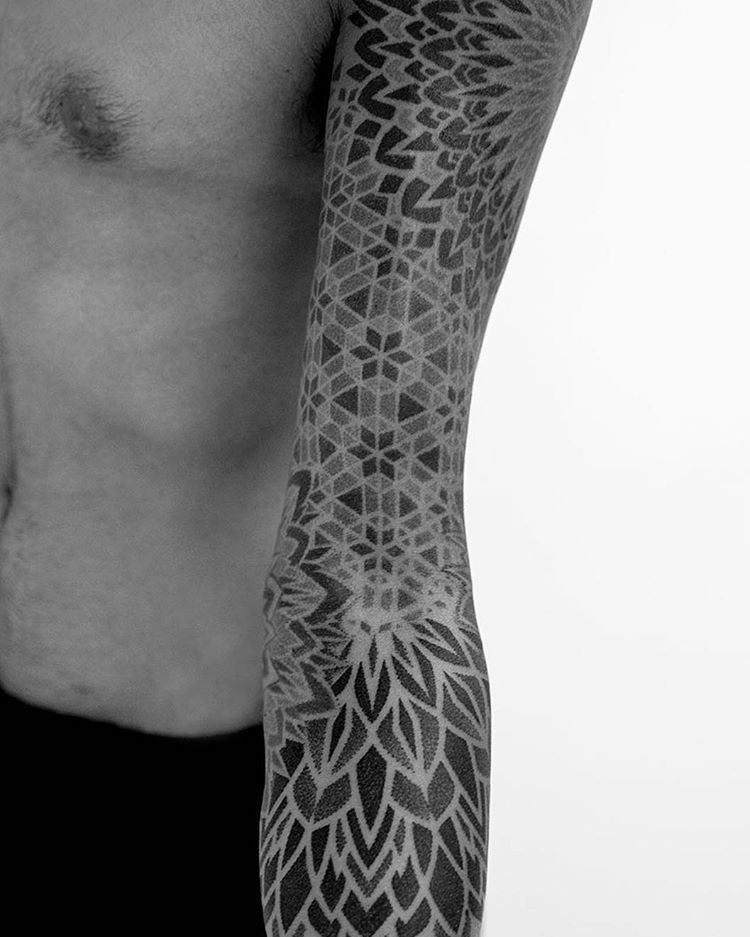 Corey Divine transforma a antiga arte das mandalas em desenhos modernos e impressionantes. Se liga na perfeição!