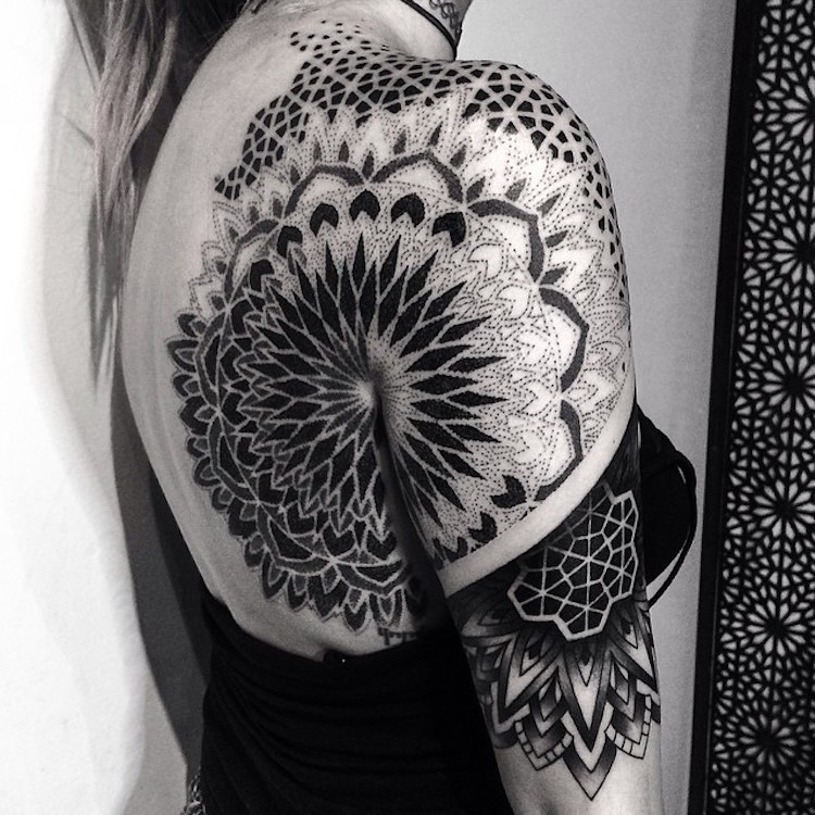 Corey Divine transforma a antiga arte das mandalas em desenhos modernos e impressionantes. Se liga na perfeição!