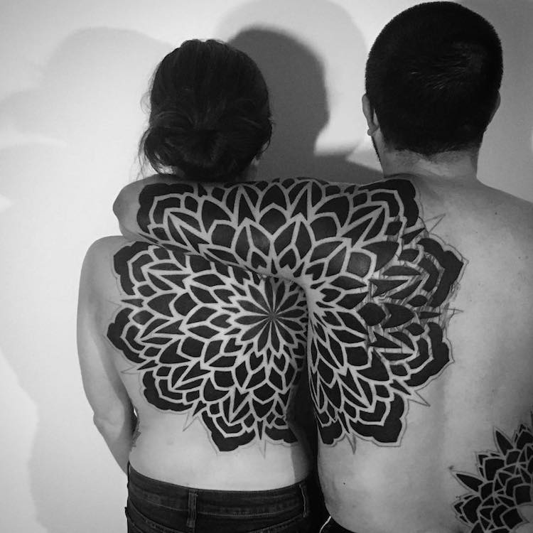 Corey Divine transforma a antiga arte das mandalas em desenhos modernos e impressionantes. Se liga na perfeição!