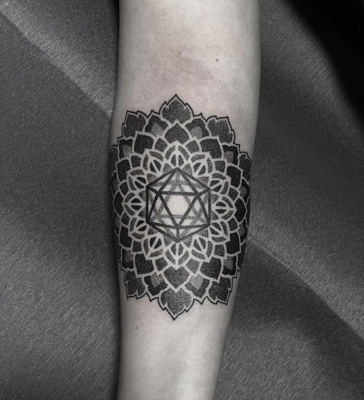 Corey Divine transforma a antiga arte das mandalas em desenhos modernos e impressionantes. Se liga na perfeição!