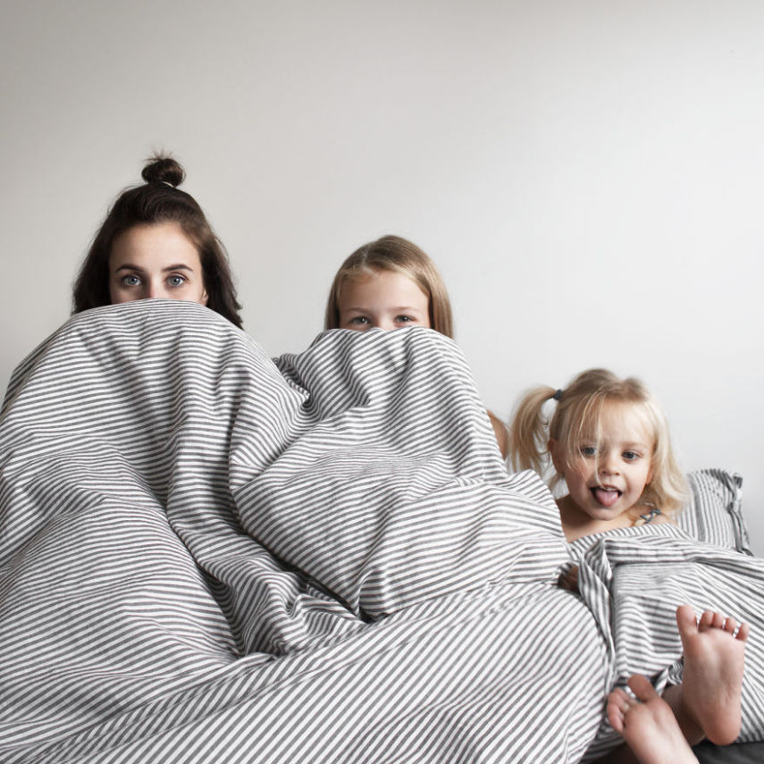 Dominique, Penny e Amelia dão um show de fofura na internet com essas poses e looks combinando, quase como gêmeas <3