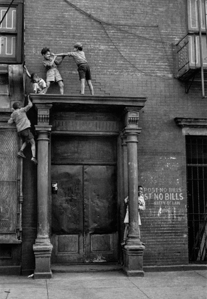 Crianças brincando em Nova York, anos 1940