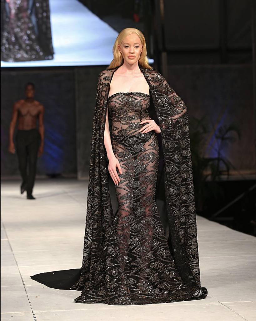 Essa é Diandra Forrest, modelo albina com descendência africana. Apesar do preconceito, Diandra se firmou como uma das maiores apostas do mundo da moda nos últimos anos. Apenas maravilhosa!