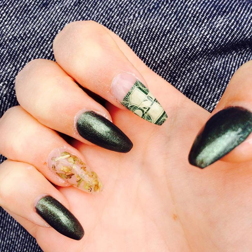 Essa promete ser a tendência mais chapada de nail art dos últimos tempos. Basta procurar #weednails no Instagram para ver o sucesso dessa vibe legalize!