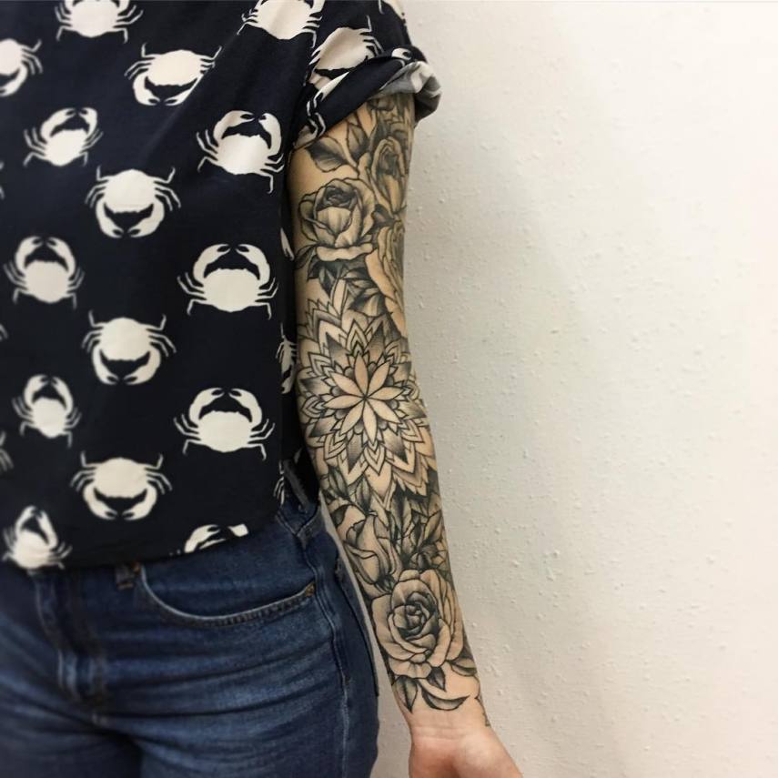 Vlada Shevchenko é a tatuadora responsável por estes desenhos delicados e precisos da galeria. Como não amar? Corre no Instagram dela para ver mais!