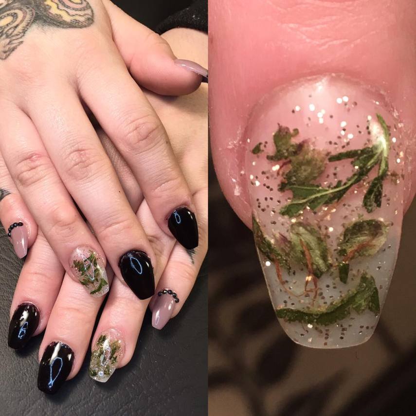 Essa promete ser a tendência mais chapada de nail art dos últimos tempos. Basta procurar #weednails no Instagram para ver o sucesso dessa vibe legalize!