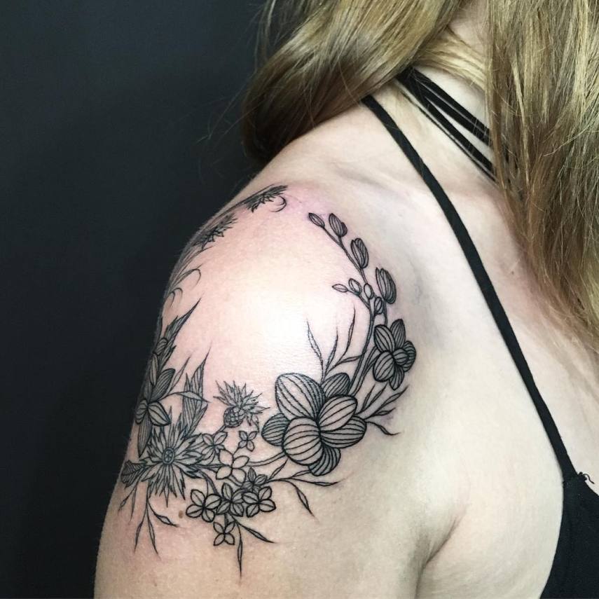 Vlada Shevchenko é a tatuadora responsável por estes desenhos delicados e precisos da galeria. Como não amar? Corre no Instagram dela para ver mais!