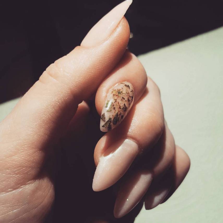 Essa promete ser a tendência mais chapada de nail art dos últimos tempos. Basta procurar #weednails no Instagram para ver o sucesso dessa vibe legalize!