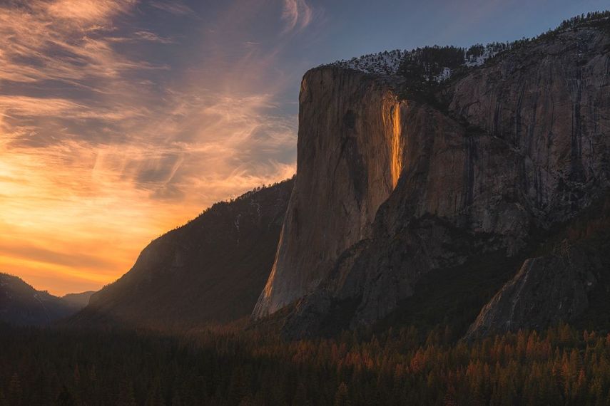 Fenômeno dura poucos minutos, apesar de inesquecível. Em fevereiro, essa queda d'água em Yosemite se assemelha a lava vulcânica. Incrível demais!