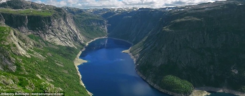 Os enormes lagos impressionaram o fotógrafo russo 