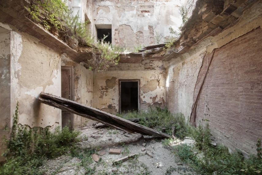 Fotógrafa croata viaja em busca de casas abandonadas durante as guerras mundiais