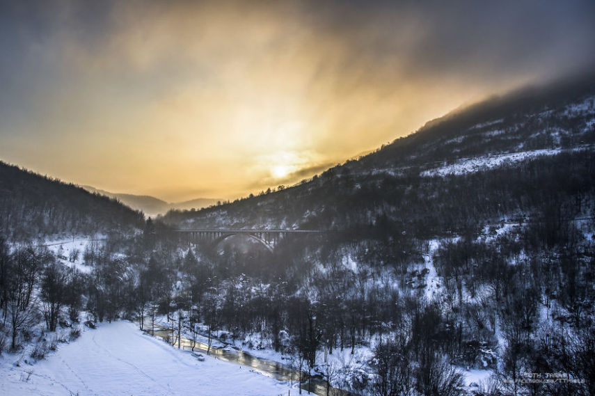 No inverno, nem mesmo as quedas d'água de Plitvice resistem às baixas temperaturas. Espetáculo da natureza!