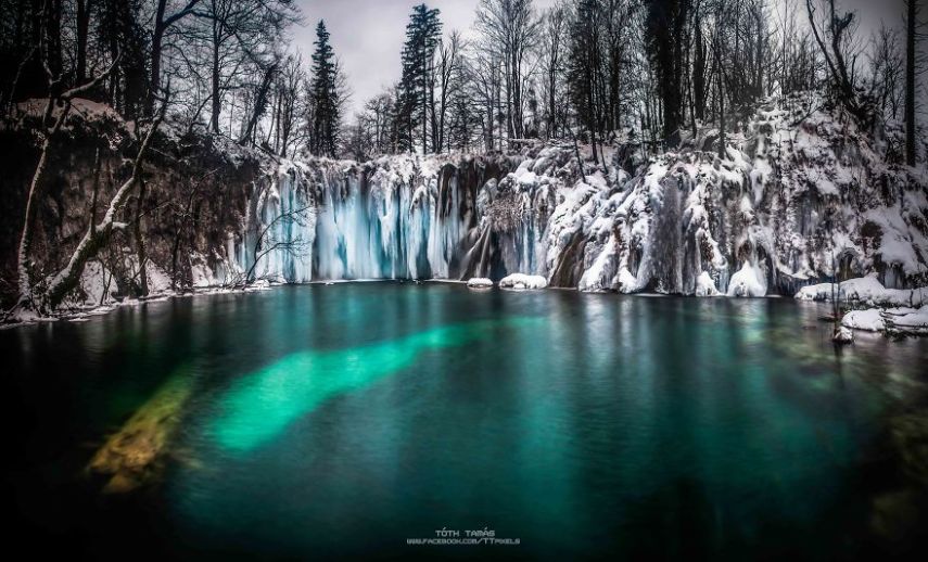 No inverno, nem mesmo as quedas d'água de Plitvice resistem às baixas temperaturas. Espetáculo da natureza!